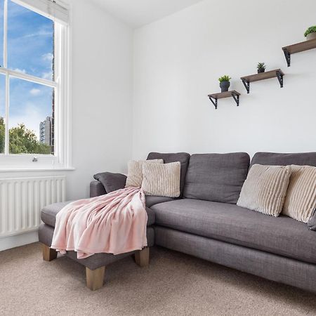 Luxury 4 Bedroom Flat With Stunning Shard View From Terrace In Central London! Next To Station, Sleeps 9 Exterior photo