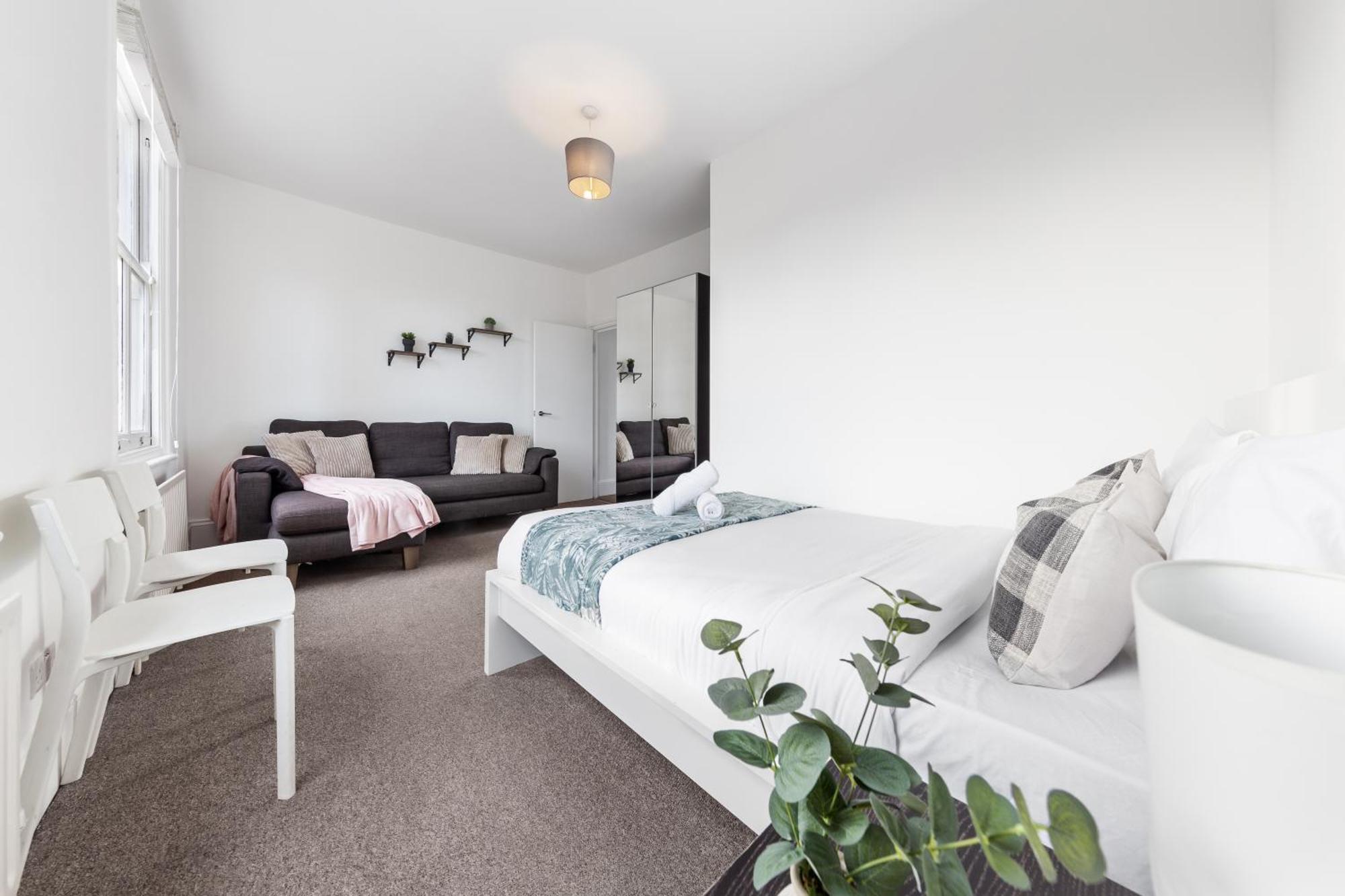Luxury 4 Bedroom Flat With Stunning Shard View From Terrace In Central London! Next To Station, Sleeps 9 Exterior photo