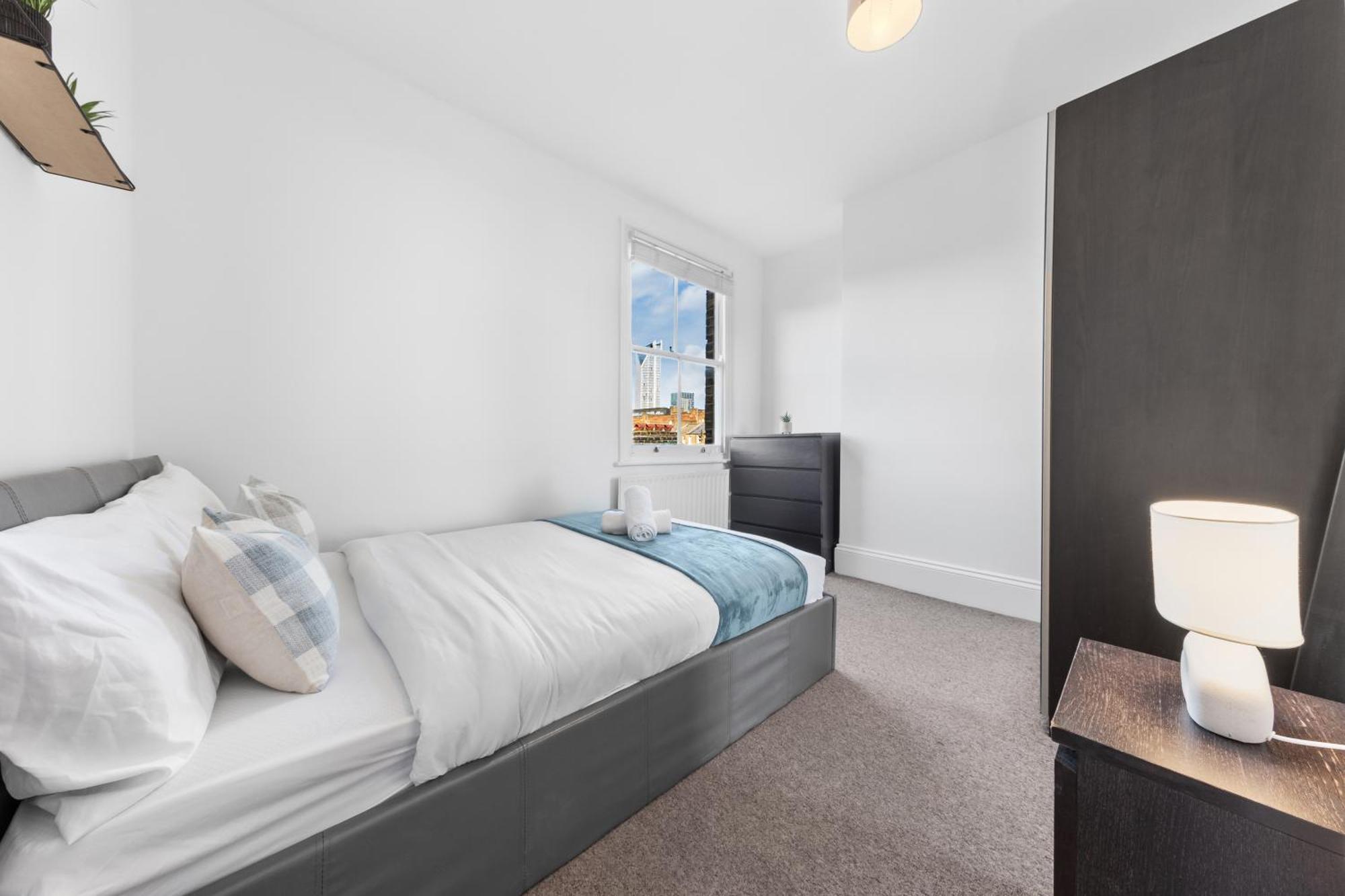 Luxury 4 Bedroom Flat With Stunning Shard View From Terrace In Central London! Next To Station, Sleeps 9 Exterior photo