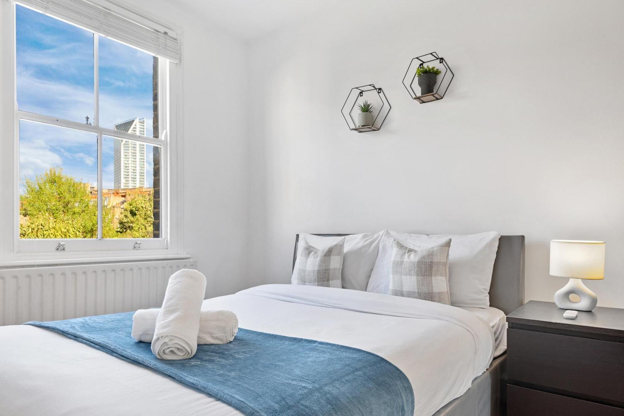Luxury 4 Bedroom Flat With Stunning Shard View From Terrace In Central London! Next To Station, Sleeps 9 Exterior photo