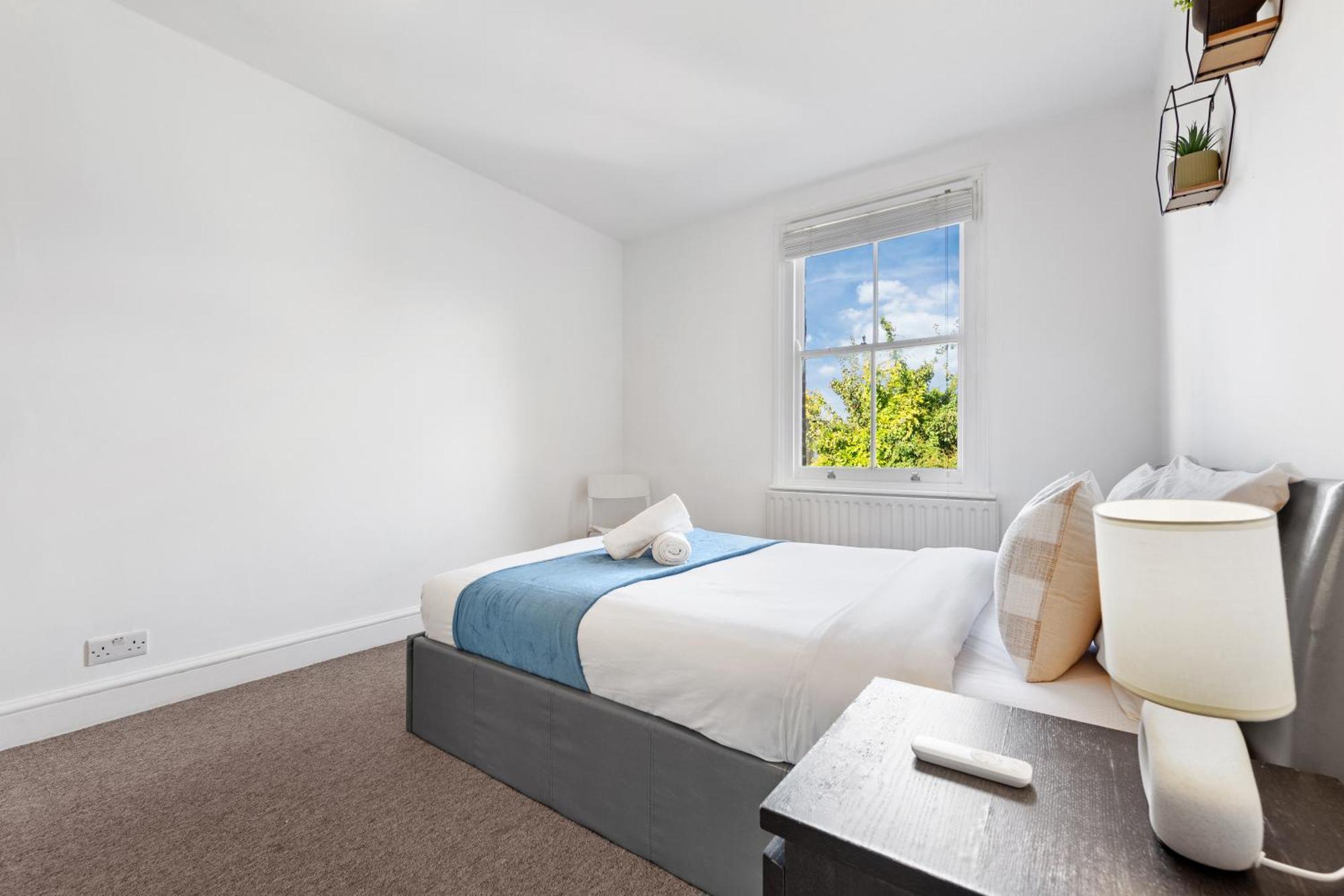 Luxury 4 Bedroom Flat With Stunning Shard View From Terrace In Central London! Next To Station, Sleeps 9 Exterior photo
